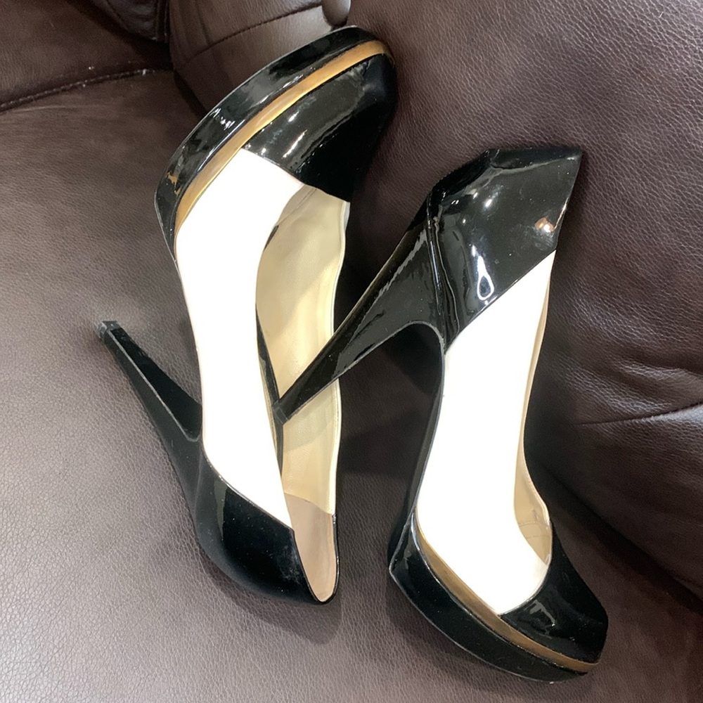 INQUIRIES. Yves Saint Laurent 

YSL Original.  
Very good condition. Vintage